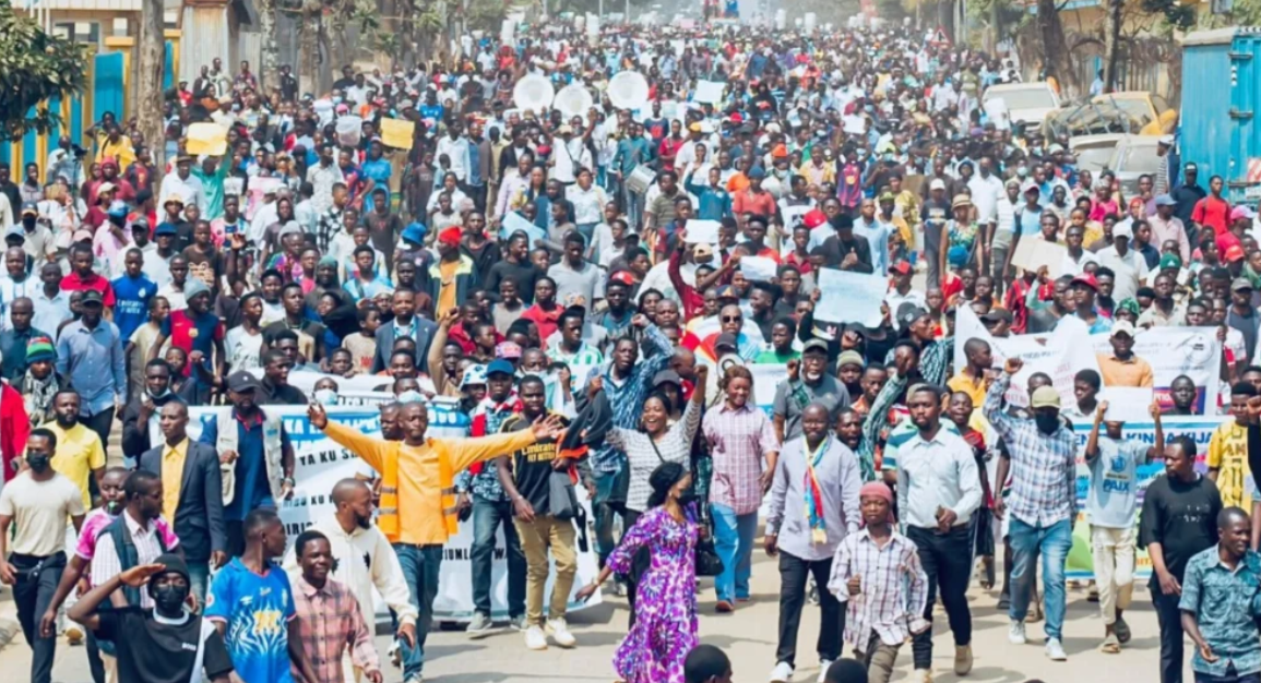 Goma se mobilise massivement contre le changement de...