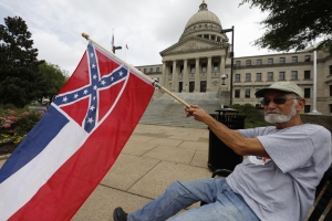 Le gouverneur du Mississippi prêt à renoncer à l’emblème confédéré