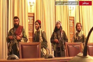 Les talibans crient victoire dans le palais présidentiel à Kaboul
