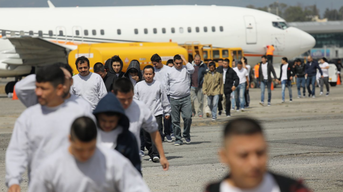 Migrants expulsés des USA : la RDC devrait recevoir...